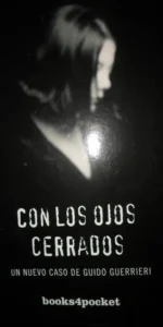 Con los ojos cerrados, Gianrico Carofiglio, ed. Urano