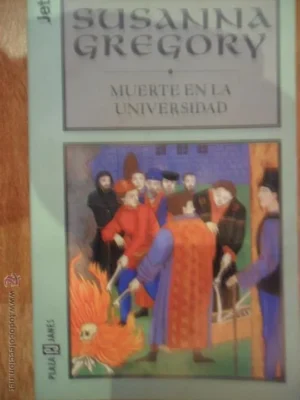 Muerte en la universidad, Susanna Gregory, ed. Plaza y Janés