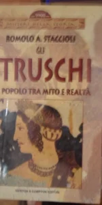 Gli etruschi, Un popolo tra mito e realtá, Romolo A. Staccioli, ed. Newton and Compton, en italiano